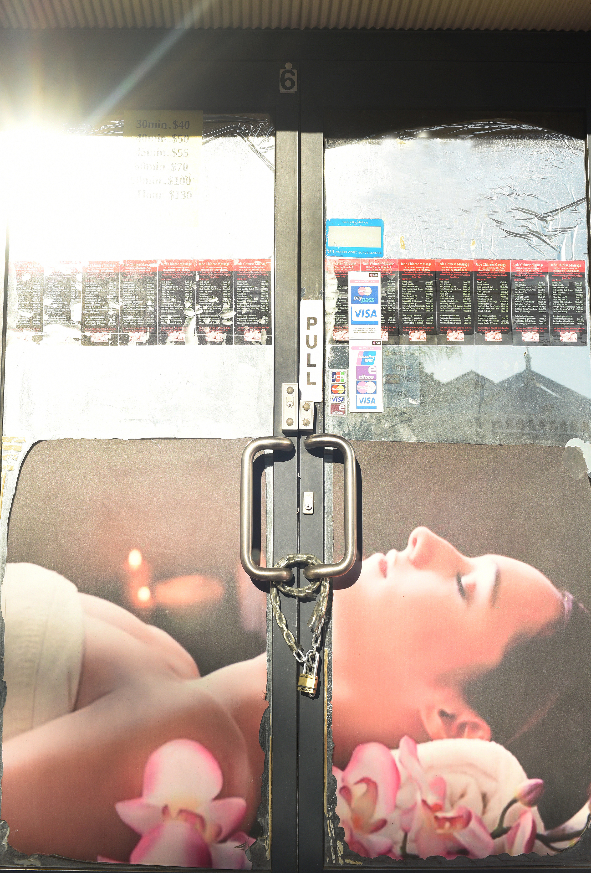 Toni Wilkinson, Shoplifters of the World 2, 2018, Canson photographique archival digital print, 158 x 105cm, ed. 5