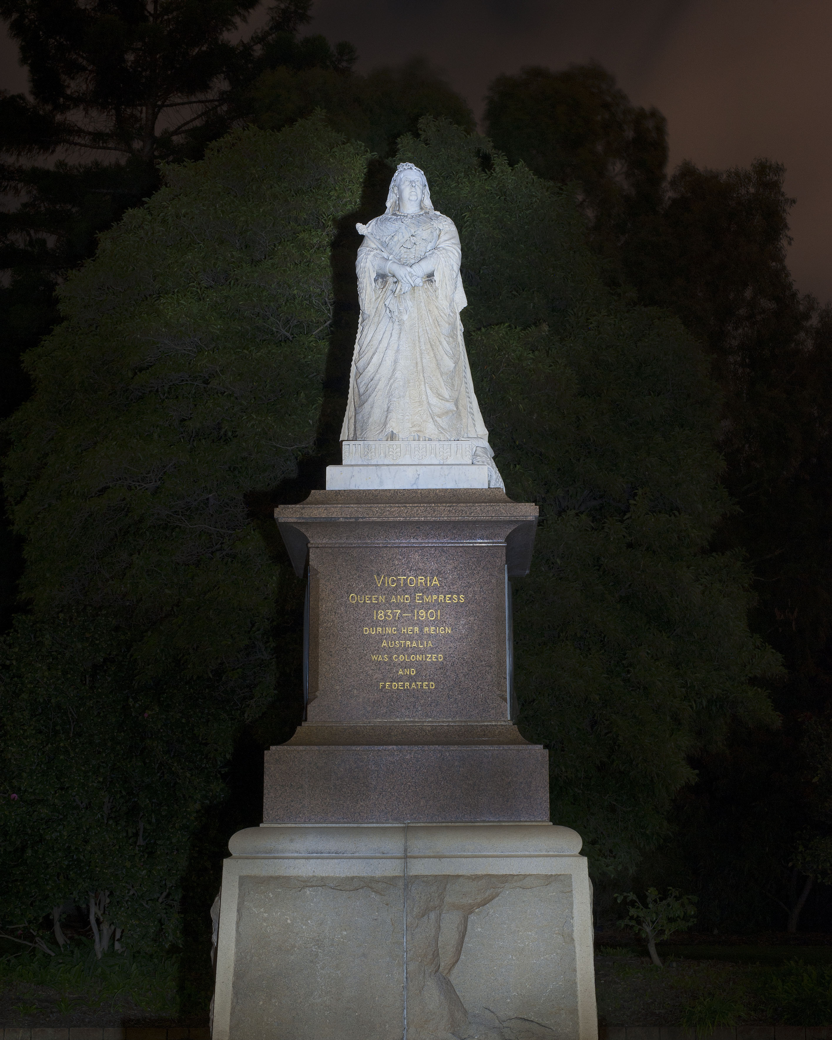 Toni Wilkinson, Queen Victoria, 2014, archival digital print, 53.5 x 42cm, ed. 5