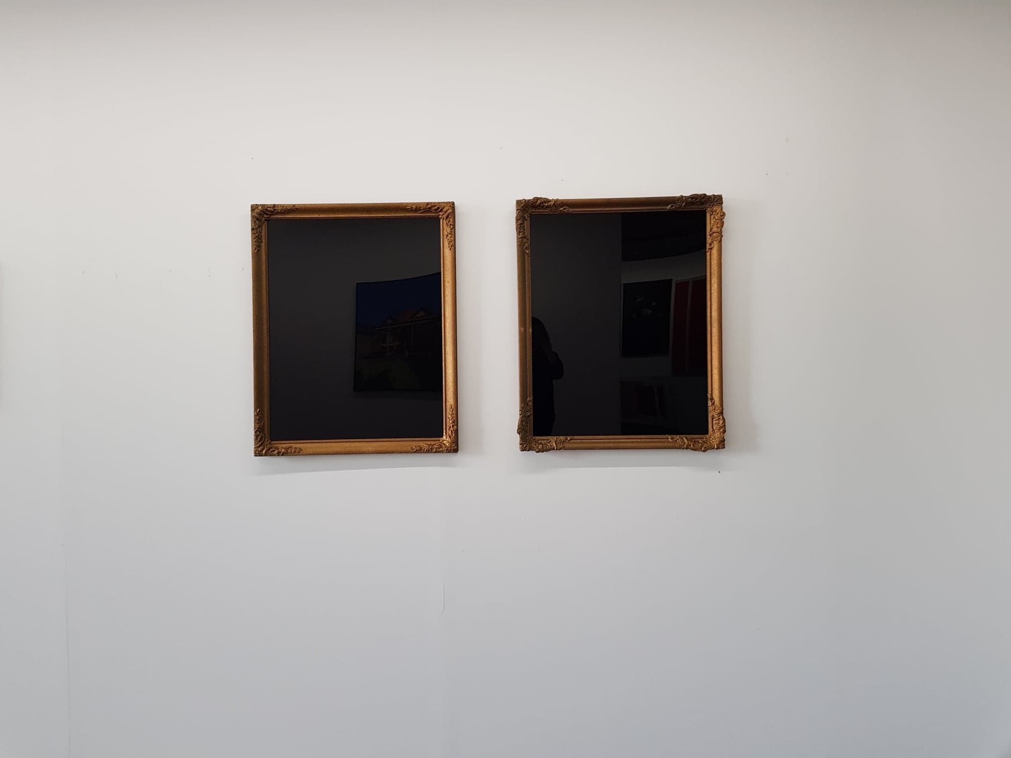 Olga Cironis, Linen, 2020, acrylic in gilded wooden frame, 80 x 64cm (diptych)