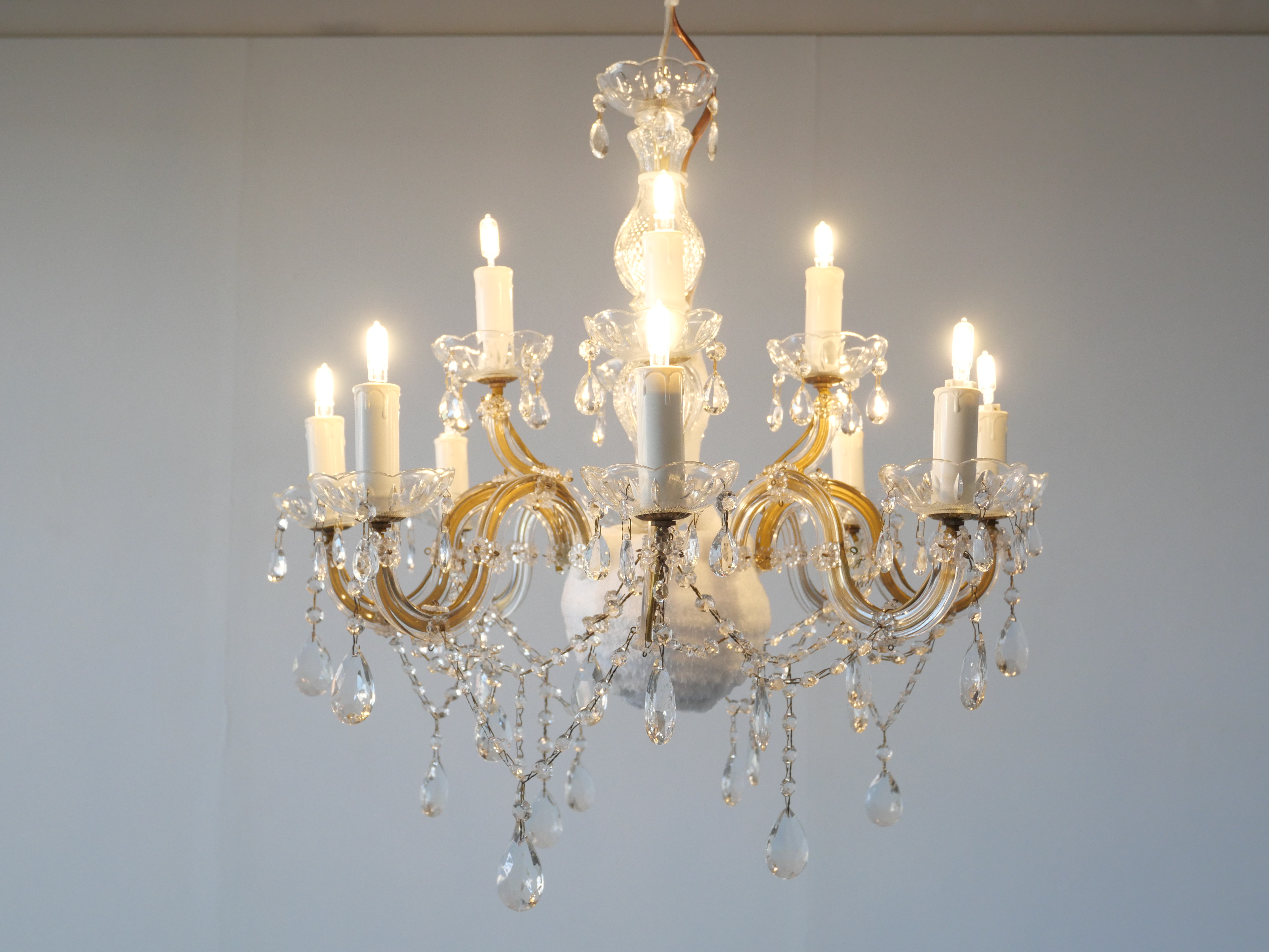 Nicholas Folland, It Had to be You ..., 2020, chandelier, refrigeration unit, 12V lighting and ceiling rose, dimensions variable (2)