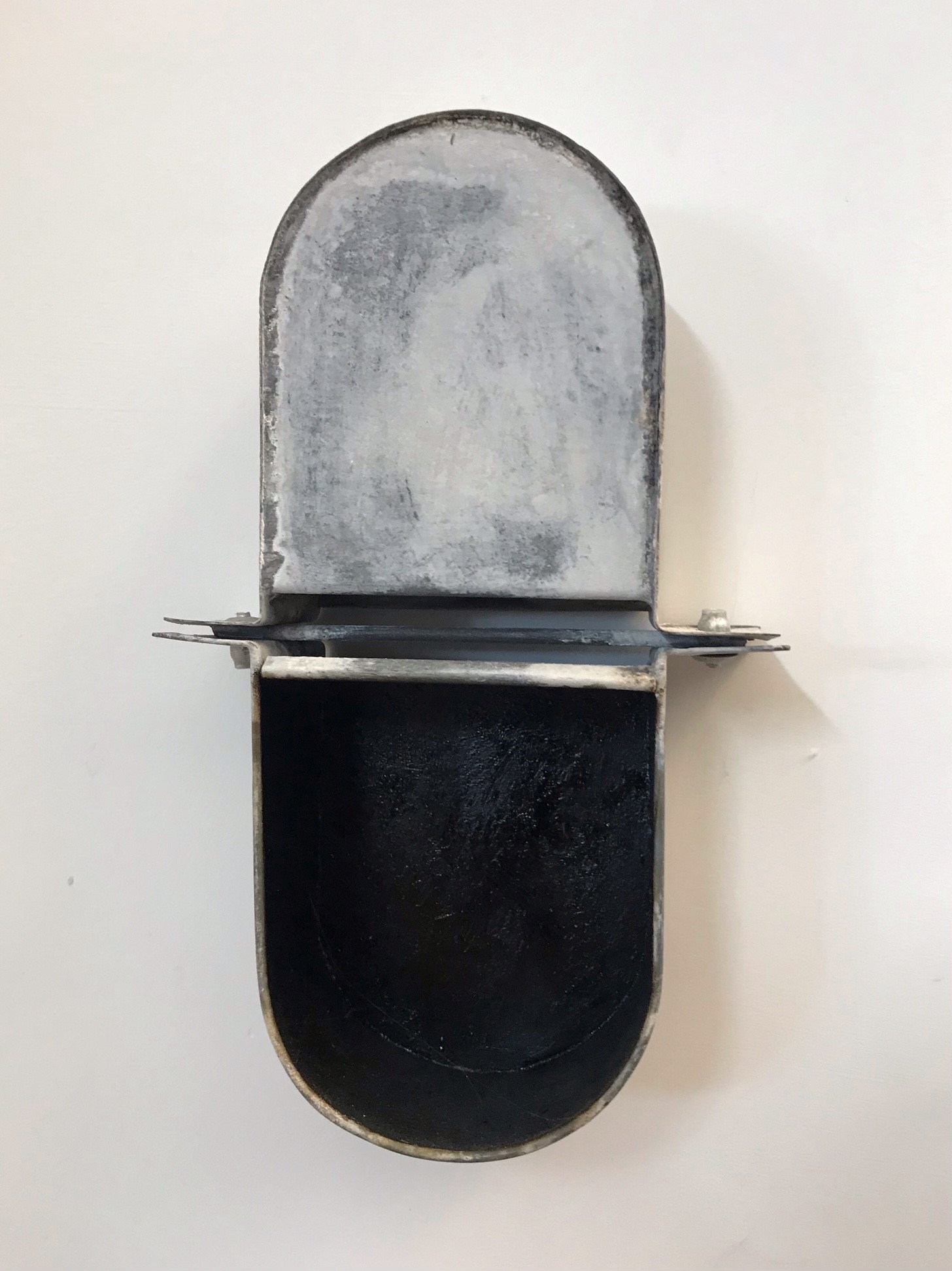 Theo Koning, Untitled 3, 2021, metal and acrylic paint, 20 x 12 x 4.5cm