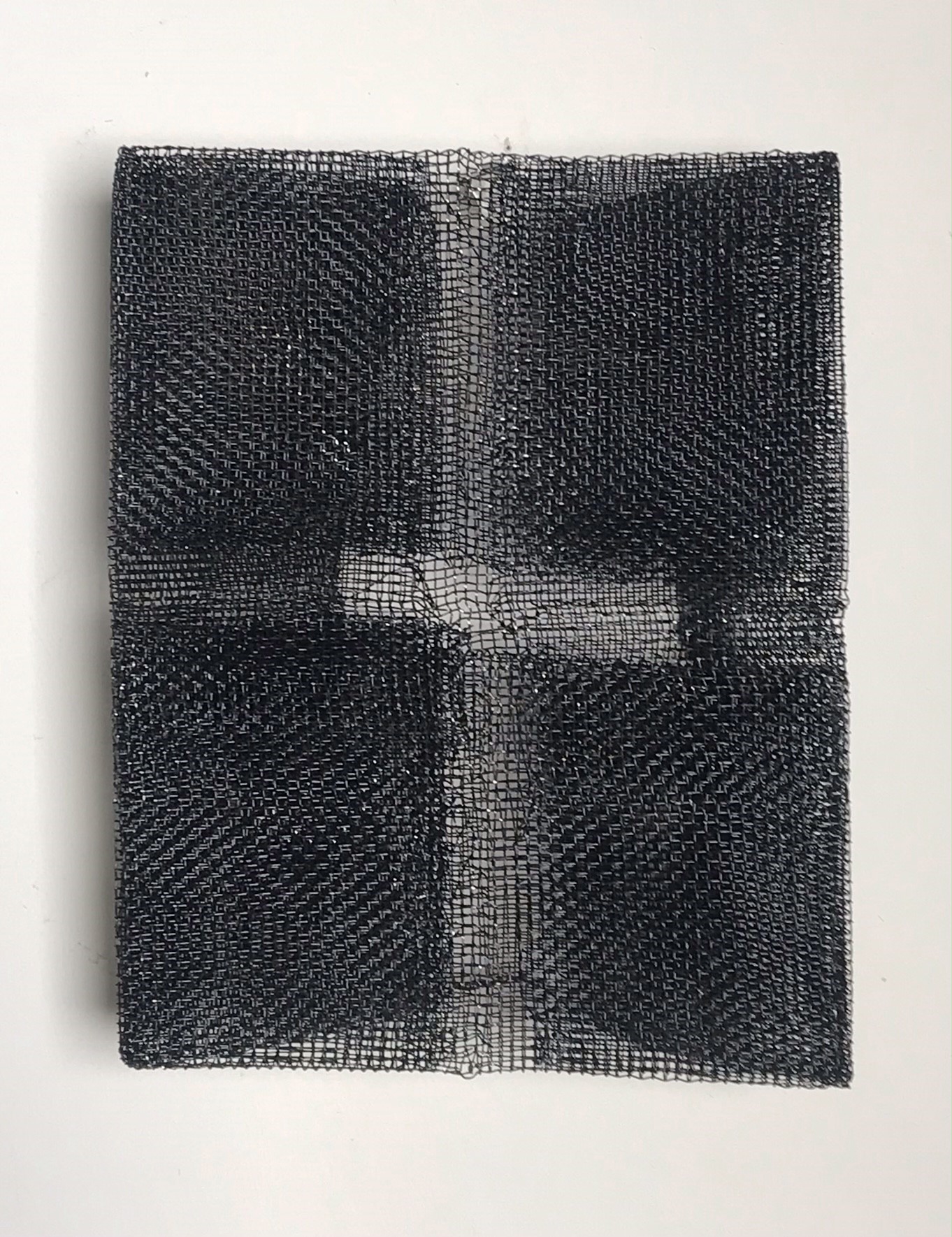 Theo Koning, Untitled 1, 2021, flywire, 13.5 x 10.5 x 3.5cm