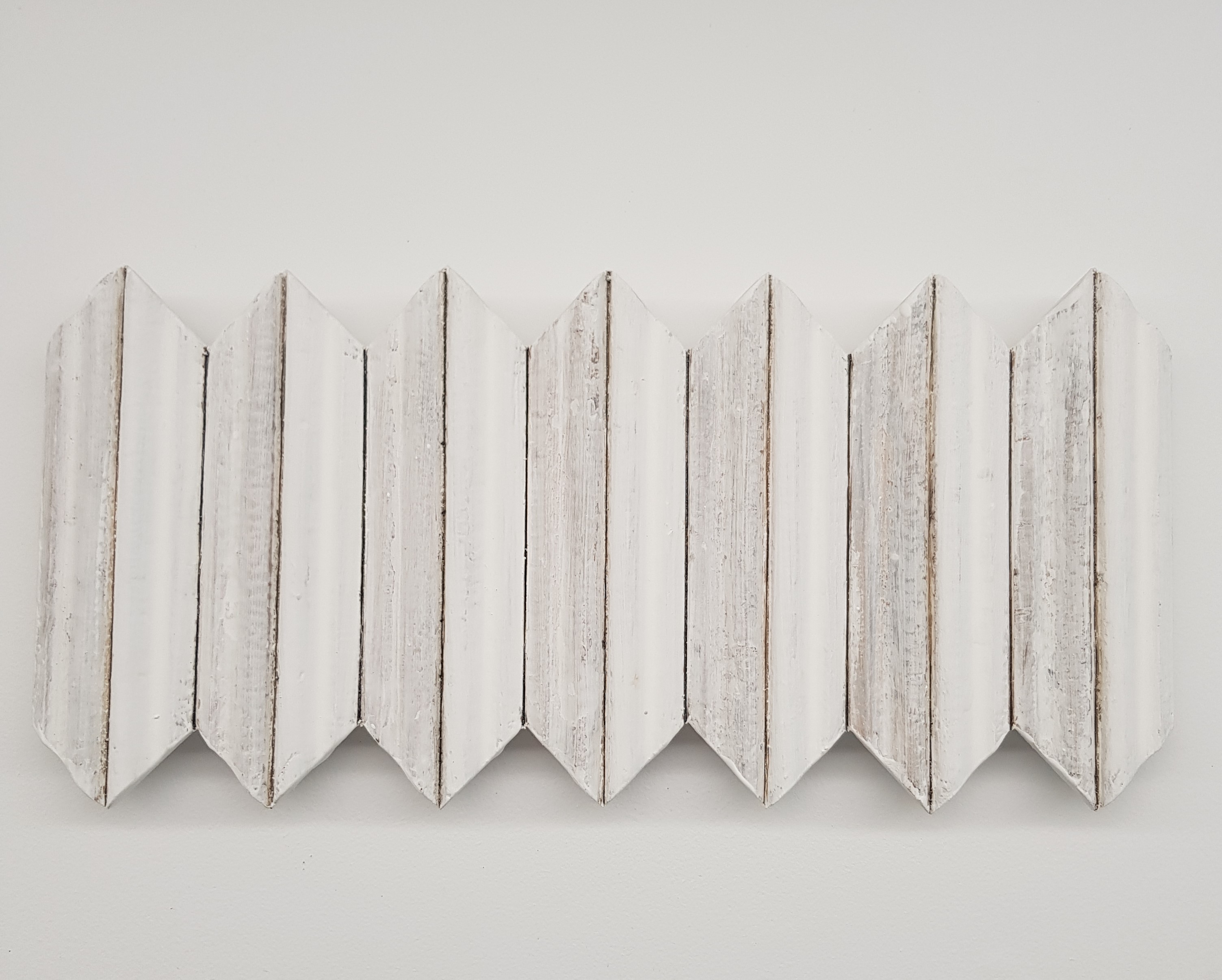 Theo Koning, Untitled 2, 2021, gesso on wood and Sikaflex, 24 x 50 x 3cm