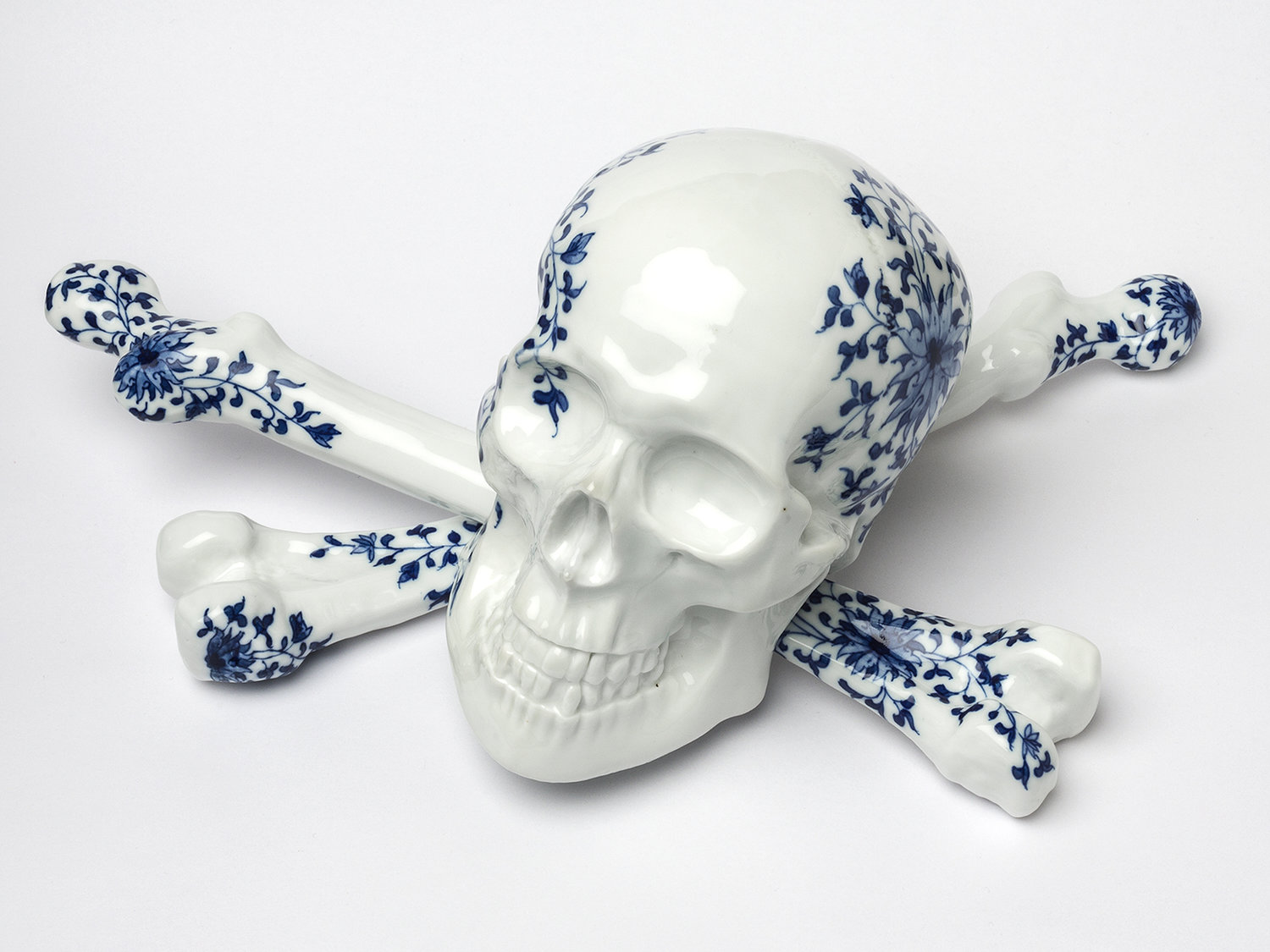 Andrew Nicholls with Yu Xuan, Cobalt Vanitas #1, 2016, handpainted cobalt on Jingdezhen porcelain, 30 x 35 x 35cm. Photo B. Shaylor