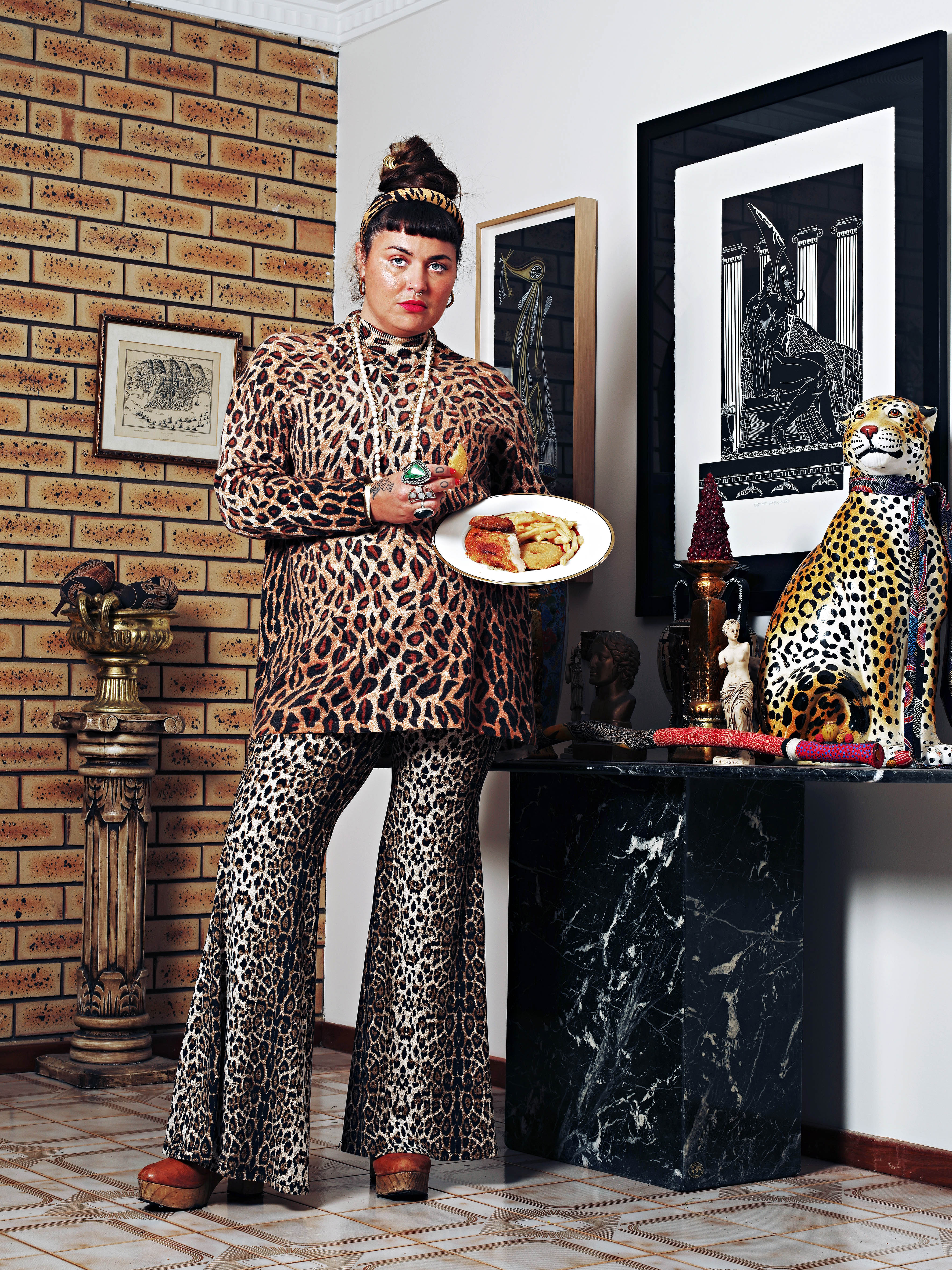 Toni Wilkinson, Emilia with Hawaian Pack, 2022, archival digital print on Canson Photographique paper, 150 x 118cm, ed. 5