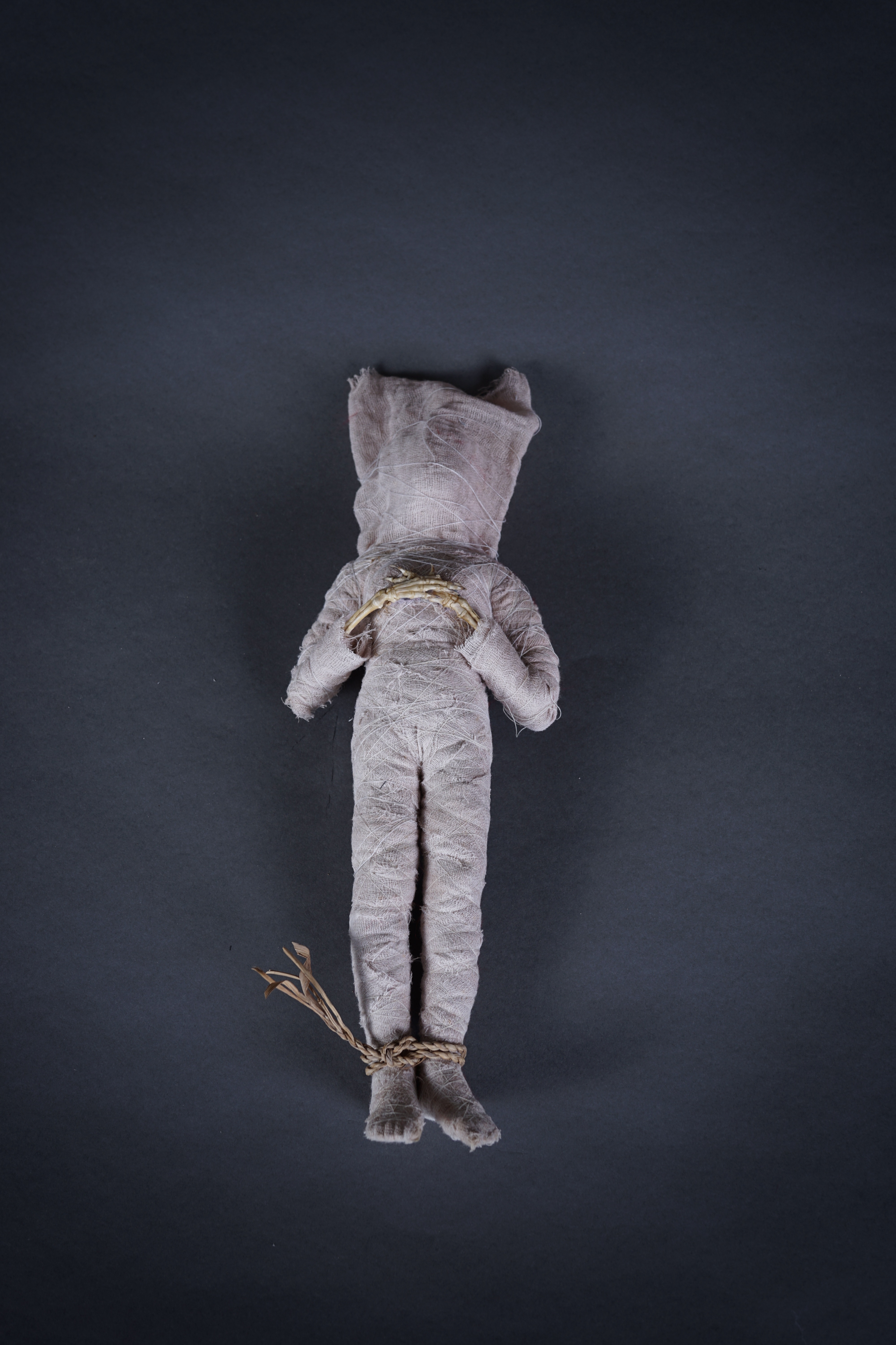 Linde Ivimey, Shroud, 2016, mixed media, 45 x 15 x 11cm