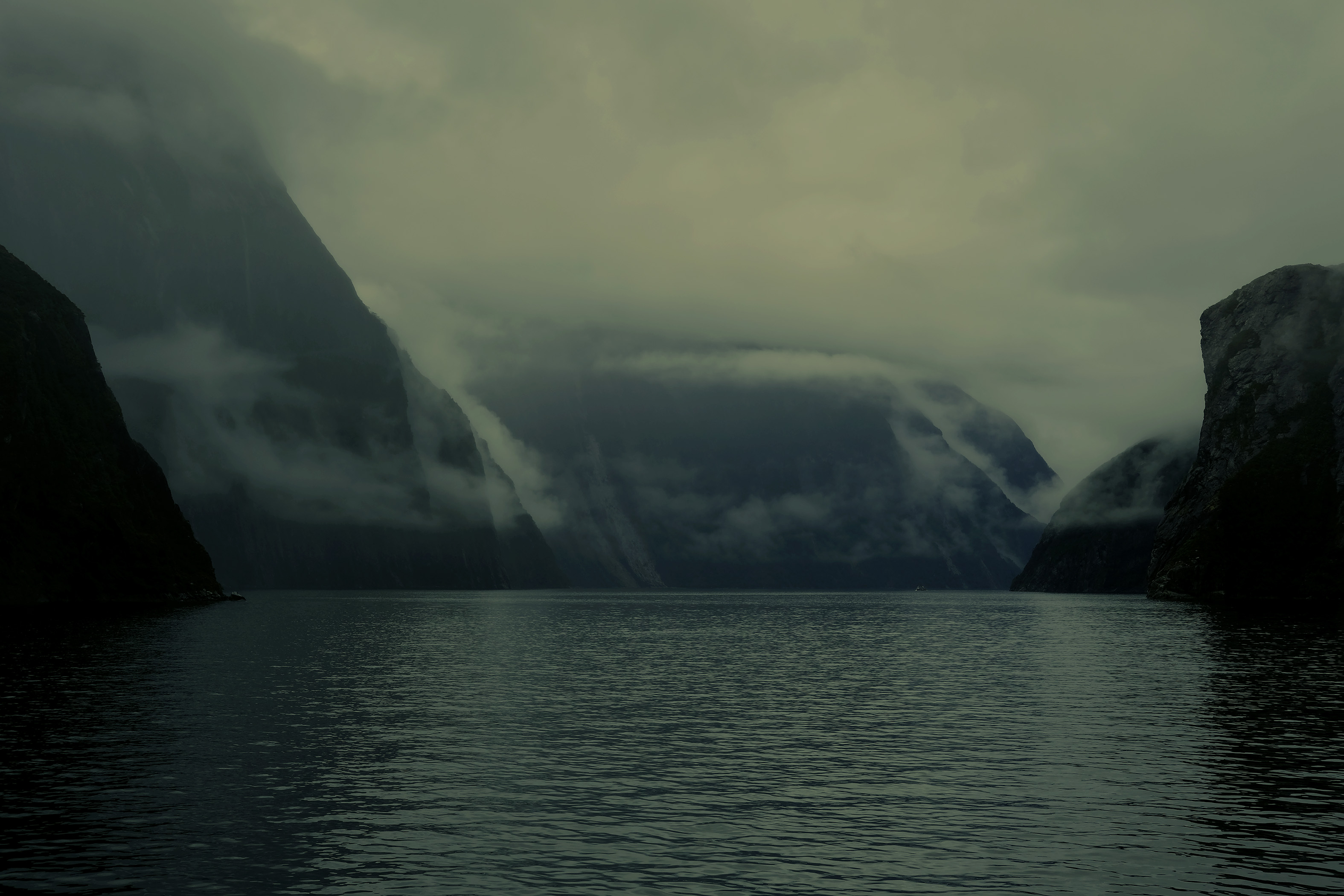 Brad Rimmer, The Floating World, Blue #0383, pigment print on Hahnemuhle Fine Art Paper, 66 x 100cm, ed. 3