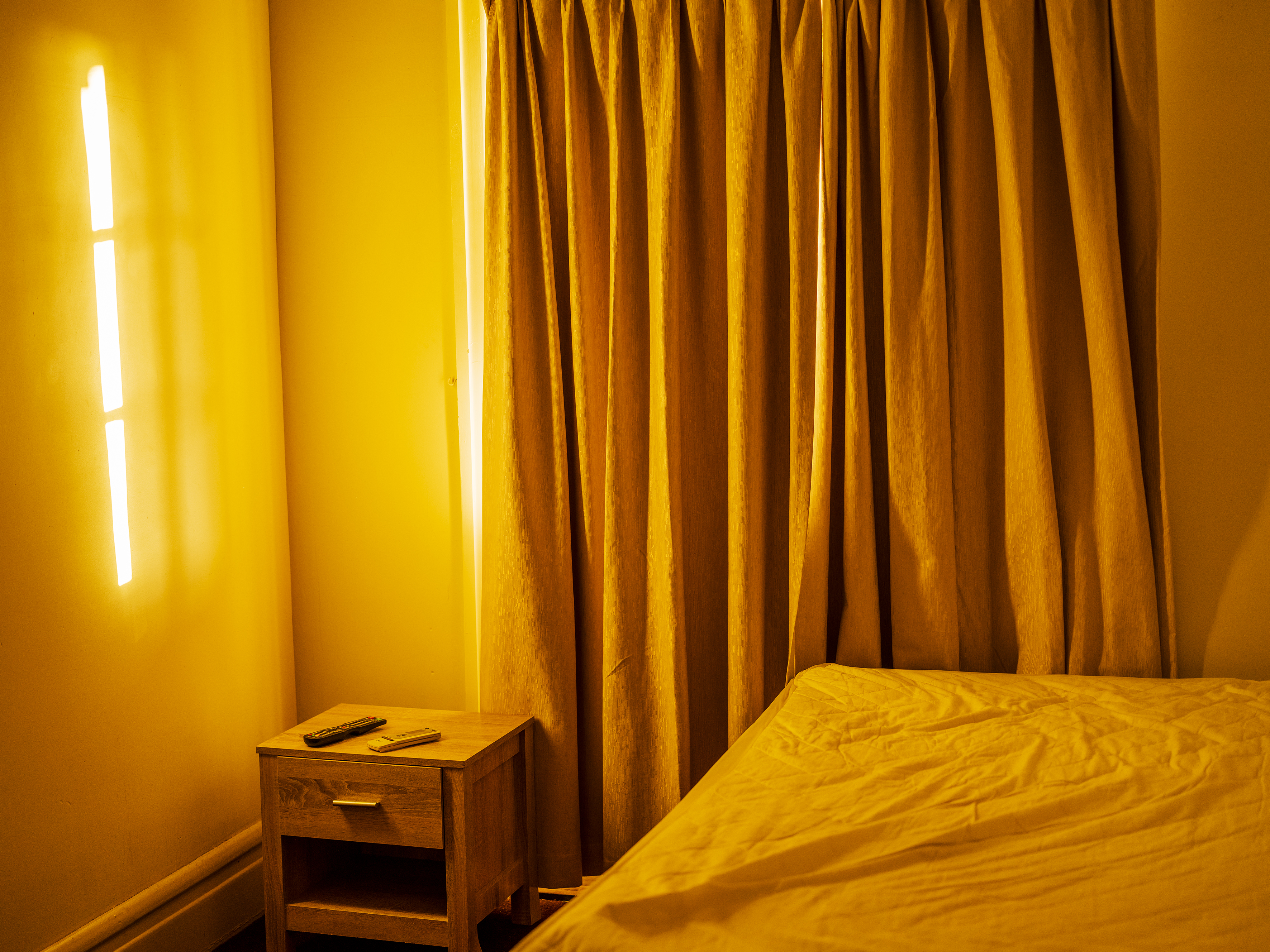 Brad Rimmer, Chase the Ace, Koorda Hotel Winter 2022, 2023, archival pigement print, 75 x 100cm, ed. 3