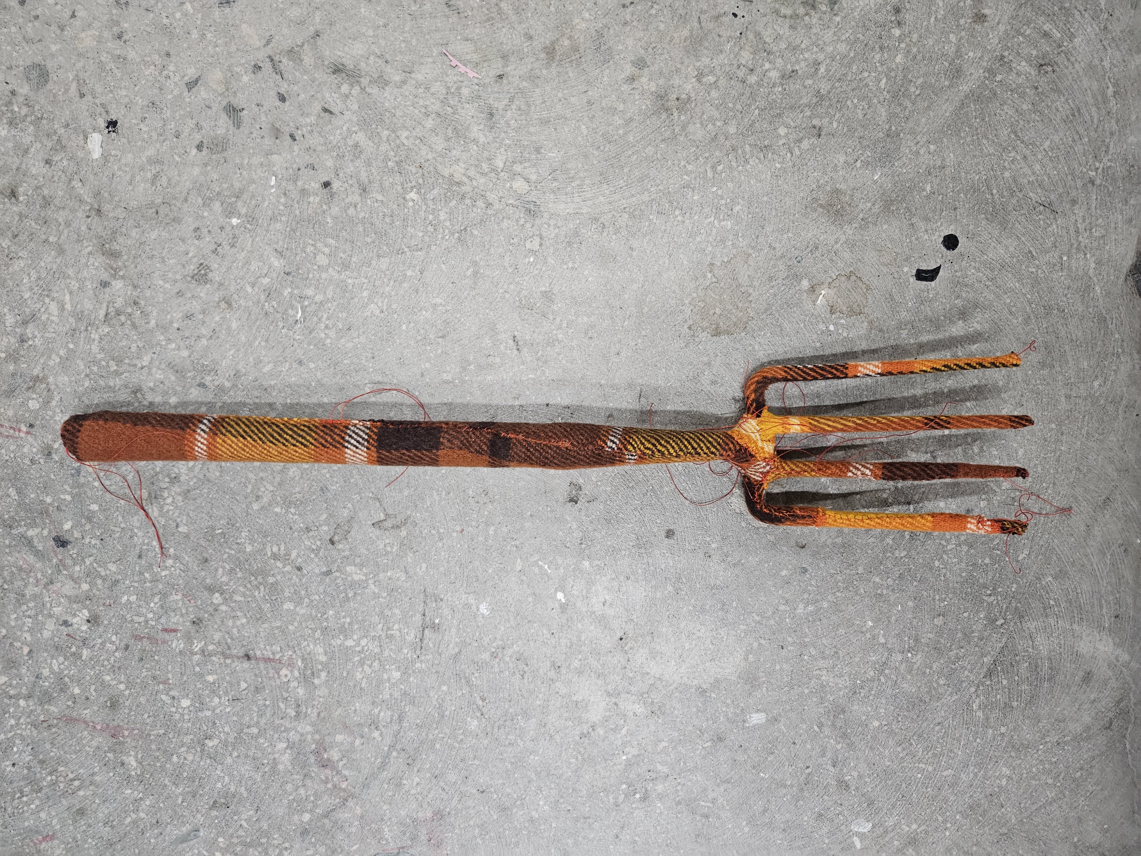 Olga Cironis, Little Dig, 2023, repurposed tool, woollen blanket and cotton thread, 78 x 14cm