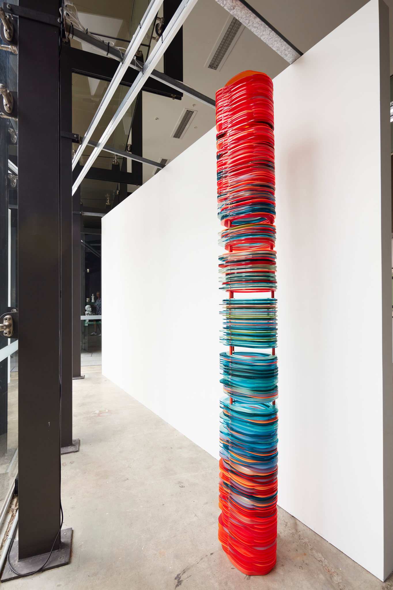 Pamela Gaunt, Not Quite Wabbly, 2020, laser-cut and assembled Plexiglass and Perspex, powder coated metal rods and base with LEDs, 260 x 29cm. Acorn Photo