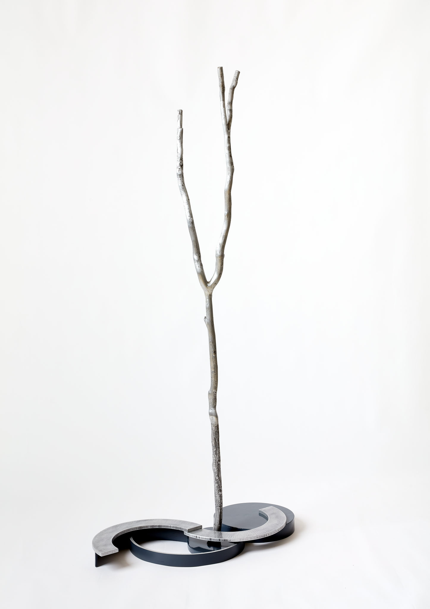 Anne Neil, Some circles are easy to believe, others are more difficult to retrieve, 2024, cast aluminium and aluminium plate, 173 x 84 x 55cm (2)