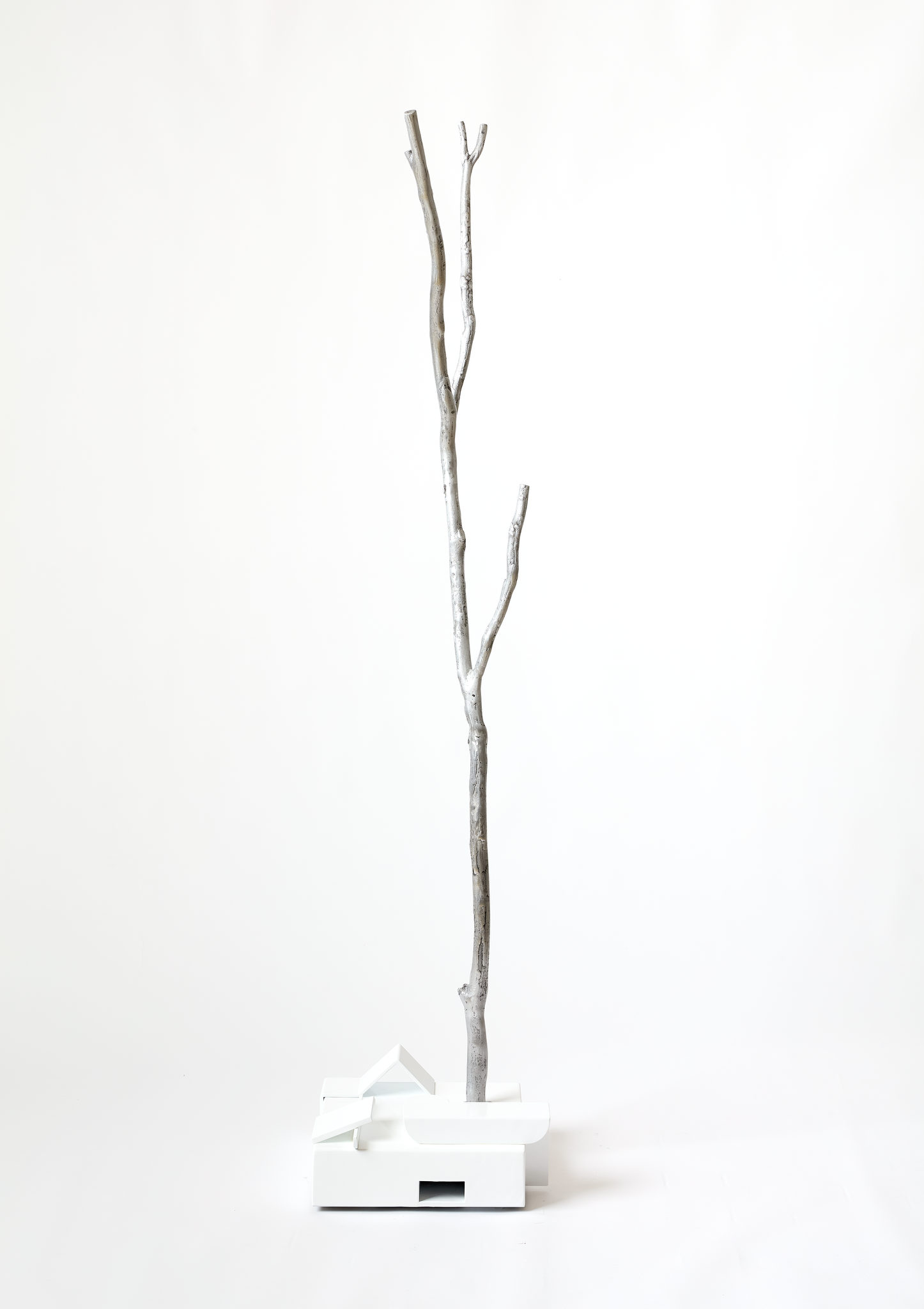 Anne Neil, Somewhere in the recesses of my mind the shapes suggest what once was, 2024, cast aluminium and aluminium plate, 180 x 40 x 35cm