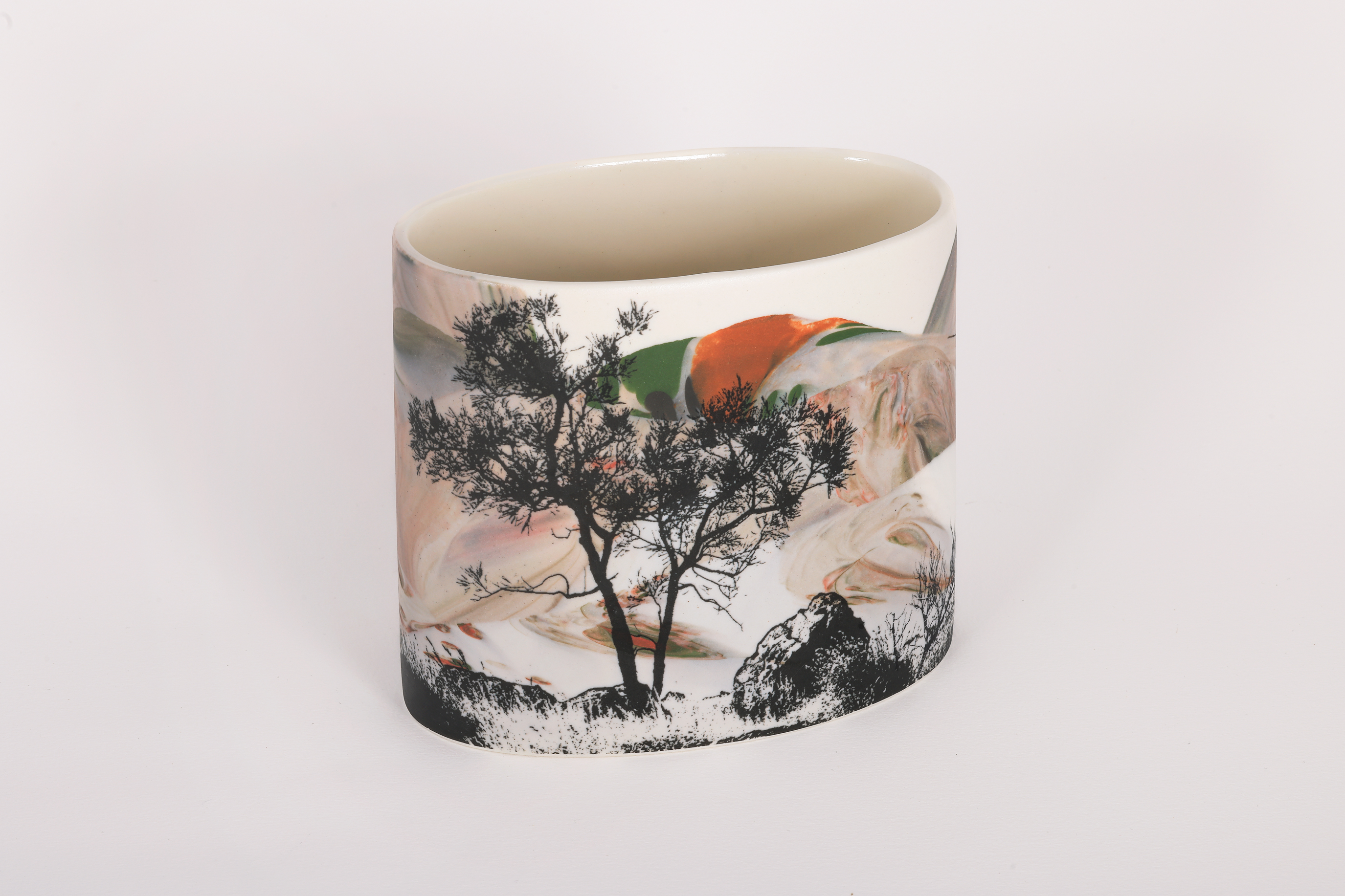 Sandra Black, Manuwara Red Dog Highway 1, 2025,  porcelain, 12.5 x 14.3 x 8.5cm