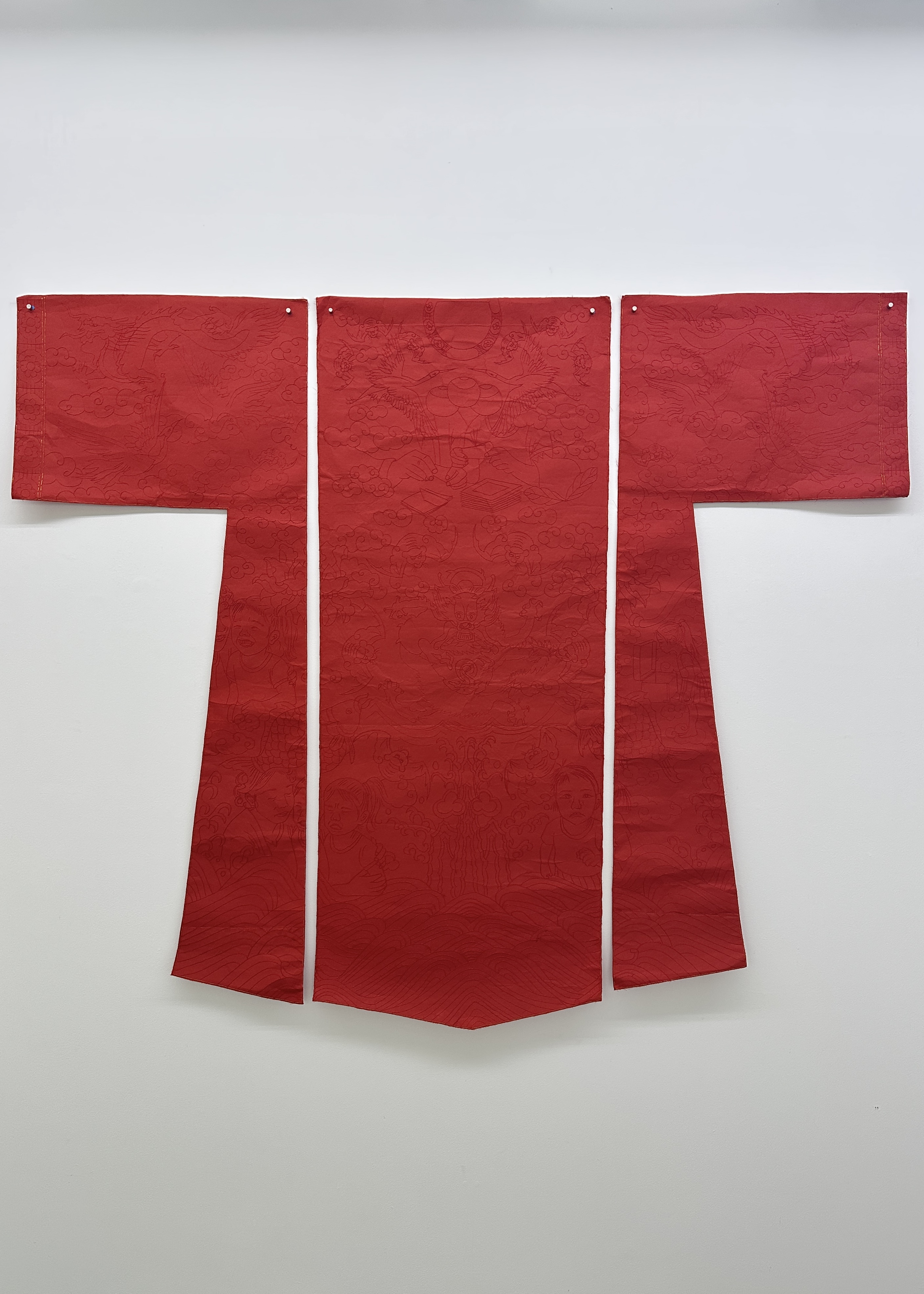 Jacky Cheng, Unbroken Line, 2025, cotton thread, gold leaf thread, foil leaf and Mingeishi paper, 166 x 195cm