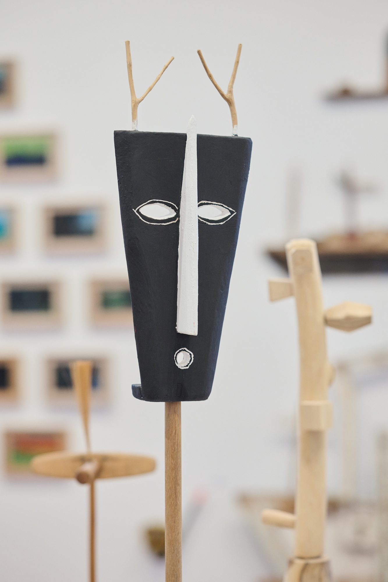 Theo Koning, Duel Mask, 2018, acrylic on wood, 139 x 19 x 12cm