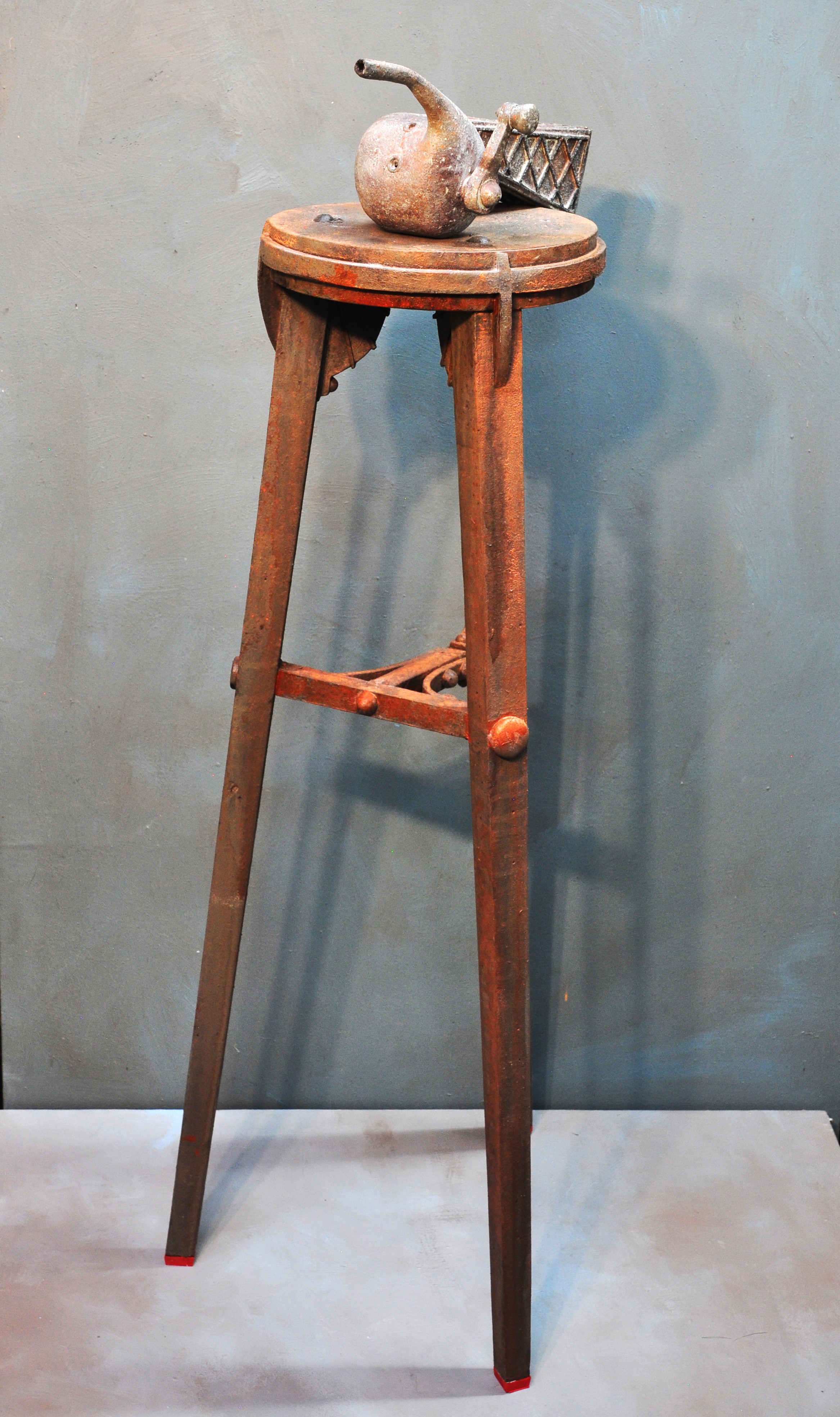 Stuart Elliott, Hamelup, 2025, painted wood, 140 x 40 x 40cm